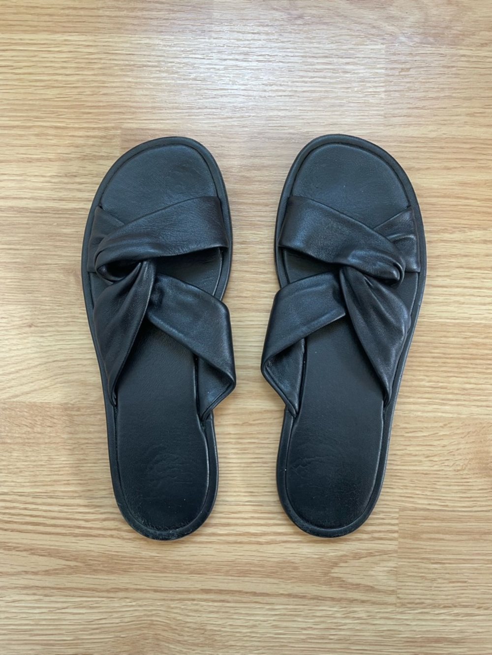 Paige Dana Twist Black Slide Sandals
